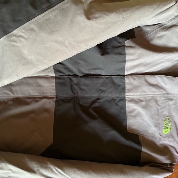 3 The North face big Kids Blue and Green and grey Jackets yes all 3 - Picture 6 of 8